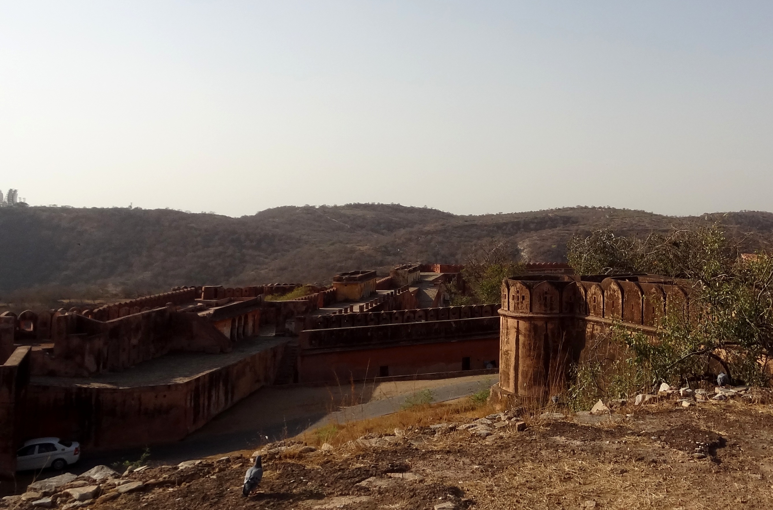 where is jaigarh fort situated        
        <figure class=