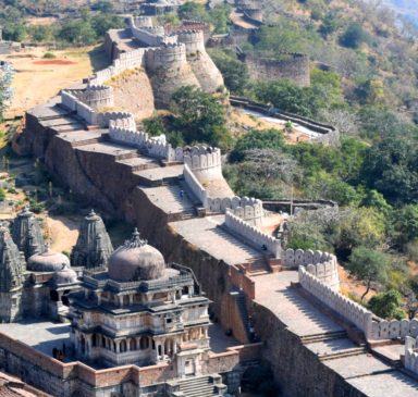 day trip kumbhalgarh fort wall from udaipur